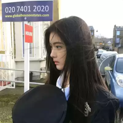 仰映容